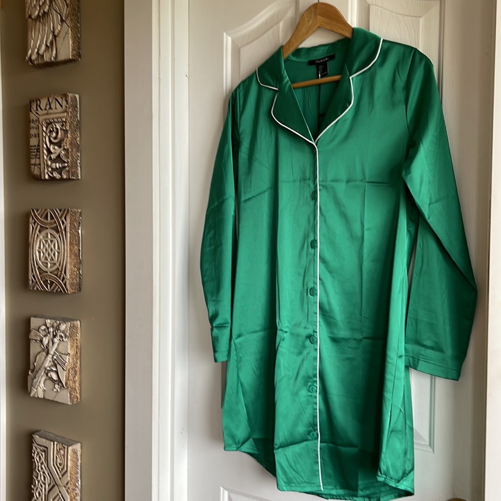 321. Tahari Green Satin Silk Sleep Shirt | 18/34 | Small - Picture 2 of 8